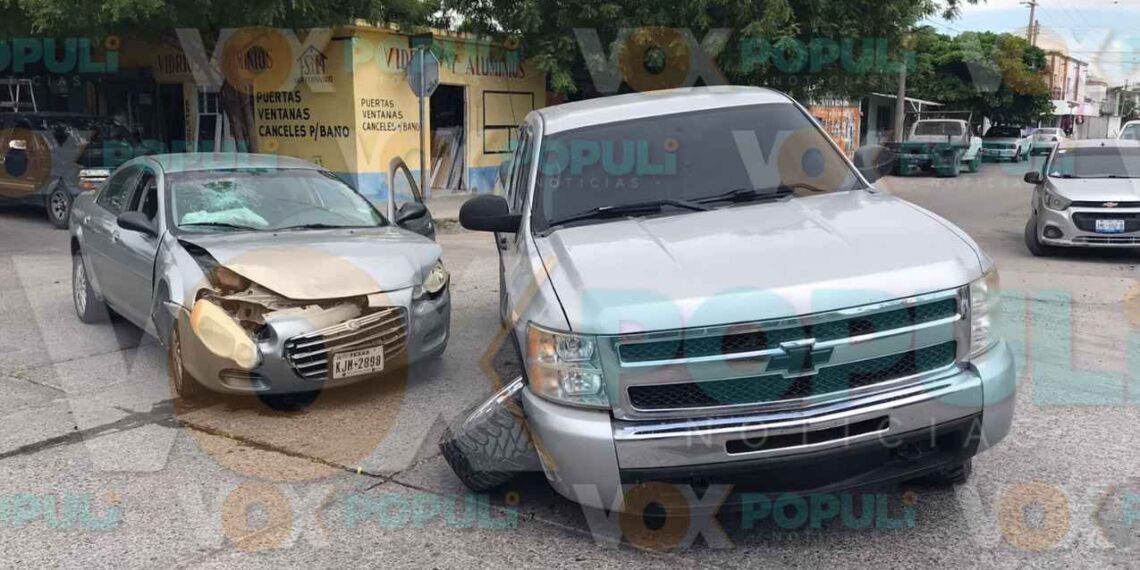 Ignora alto y provoca choque en Ciudad Victoria, Tamaulipas