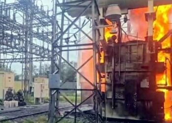 Incendio en subestación provoca apagon en distintos sectores de San Nicolás y Escobedo, Nuevo León