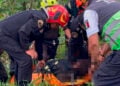 Joven cae a barranco en Chapultepec mientras tomaba fotos; lo rescatan con vida