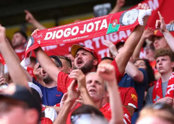 Liverpool rinde emotivo homenaje a Diogo Jota en su primer partido tras su muerte