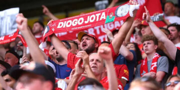 Liverpool rinde emotivo homenaje a Diogo Jota en su primer partido tras su muerte