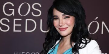 Martha Higareda presume su embarazo por primera vez en alfombra roja