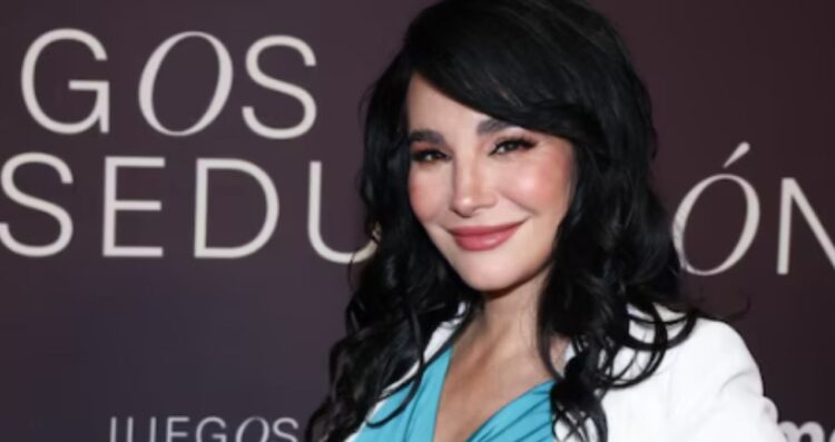 Martha Higareda presume su embarazo por primera vez en alfombra roja