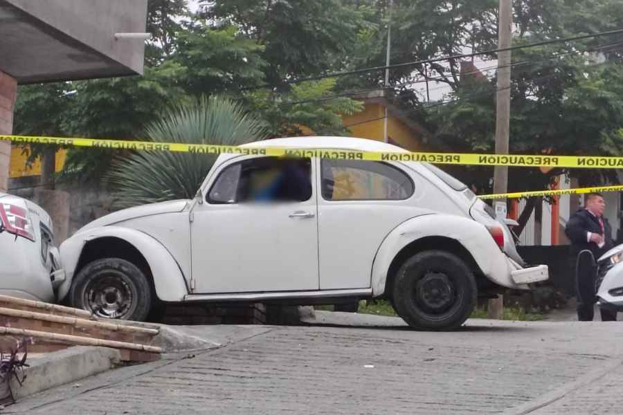 Masculino se impacta contra un vehículo y muere tras sufrir un presunto infarto en Guadalupe, NL