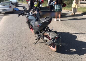 Motociclista derrapa y termina lesionado tras intentar evitar choque en Cd. Victoria, Tamaulipas
