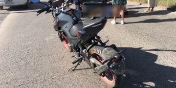 Motociclista derrapa y termina lesionado tras intentar evitar choque en Cd. Victoria, Tamaulipas