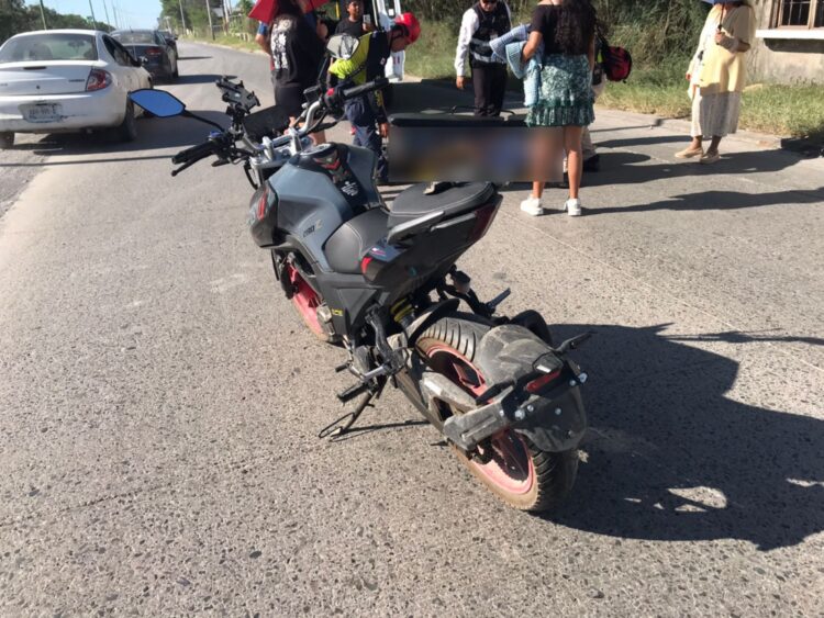 Motociclista derrapa y termina lesionado tras intentar evitar choque en Cd. Victoria, Tamaulipas