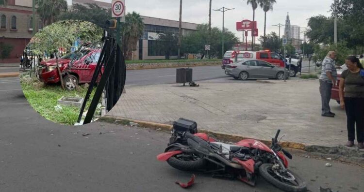 Motociclista queda herido al intentar ganarle el paso a un vehículo en Monterrey, NL