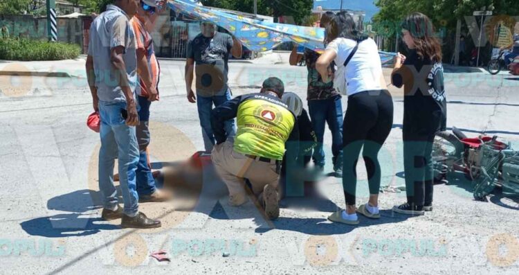 Motociclista se estampa con auto y termina herido en Cd. Victoria, Tamaulipas
