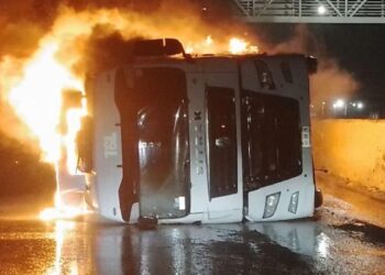 Muere tras volcar su tráiler en la Carretera Nacional de NLD