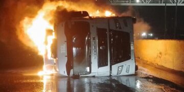 Muere tras volcar su tráiler en la Carretera Nacional de NLD