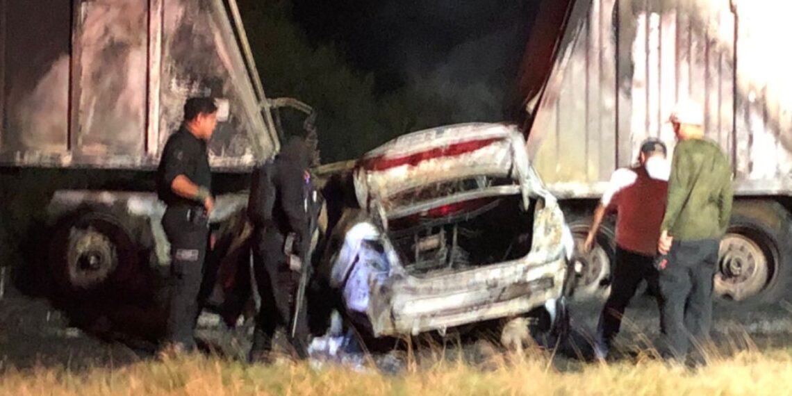 Muere conductor calcinado tras chocar contra tráiler en carretera Victoria-Zaragoza