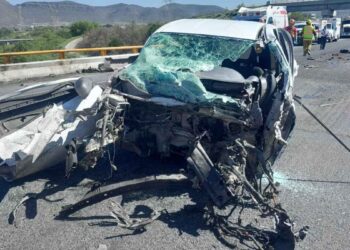 Mueren dos personas en fuerte choque frontal en el Libramiento Norponiente de Ramos Arizpe, Coahuila
