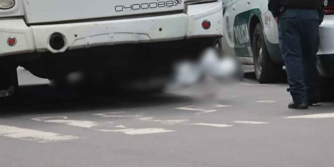 Mujer muere al ser atropellada por un camión en la Alcaldía Tlalpan, CDMX