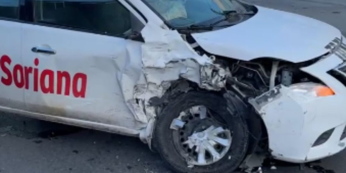 Mujer provoca choque en al salir sin precaución en Matamoros, Tamaulipas