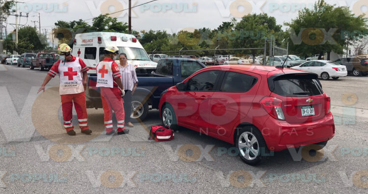 Mujer resulta herida tras choque por maniobra imprudente en Ciudad Victoria, Tamaulipas