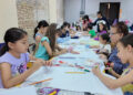 Niñas y niños dan rienda suelta a su creatividad en el campamento de artes plásticas en Matamoros
