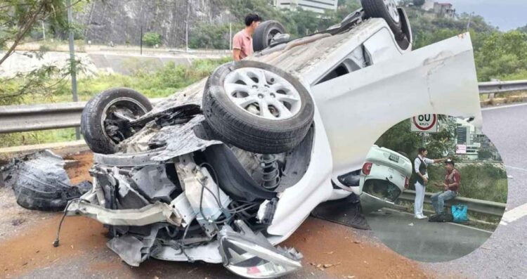Panadero queda lesionado tras volcar en el bulevar Antonio L. Rodríguez de Monterrey, NL