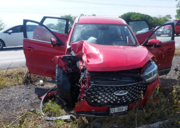 Viajeros sufren accidente automovilístico en la Victoria-Matamoros