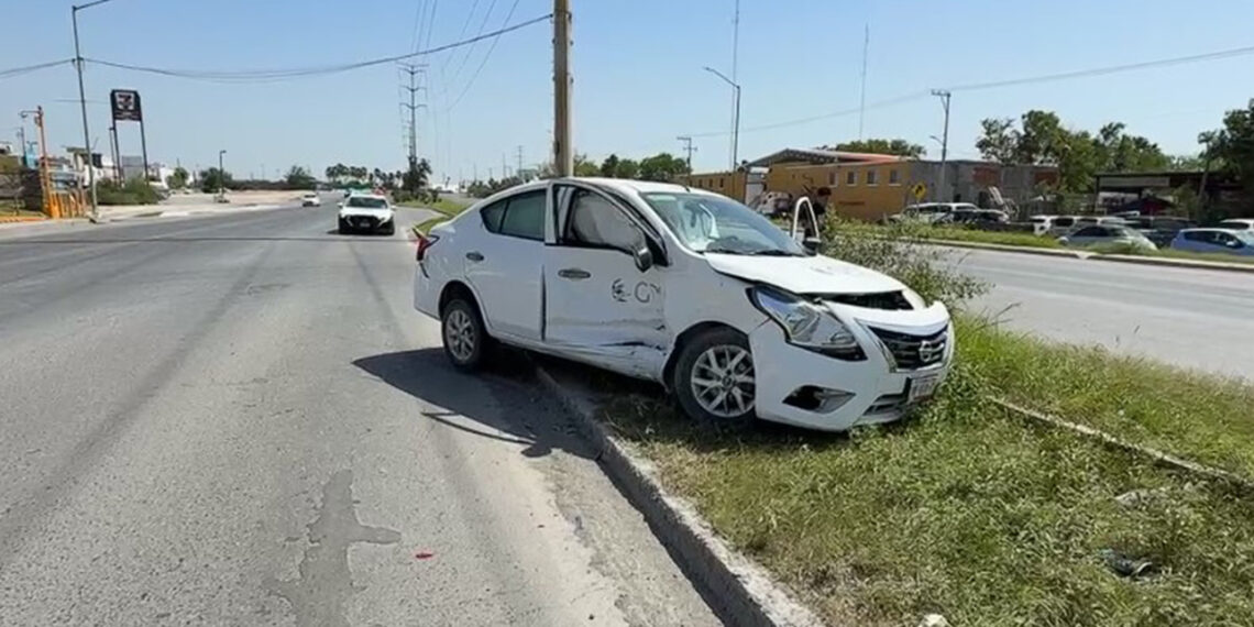 Aparatoso accidente vial sorprende a pareja en bulevar Reynosa