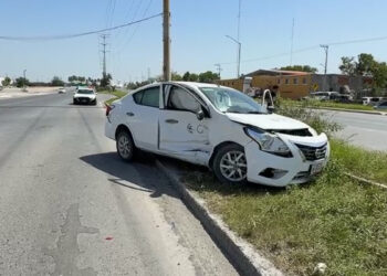 Aparatoso accidente vial sorprende a pareja en bulevar Reynosa