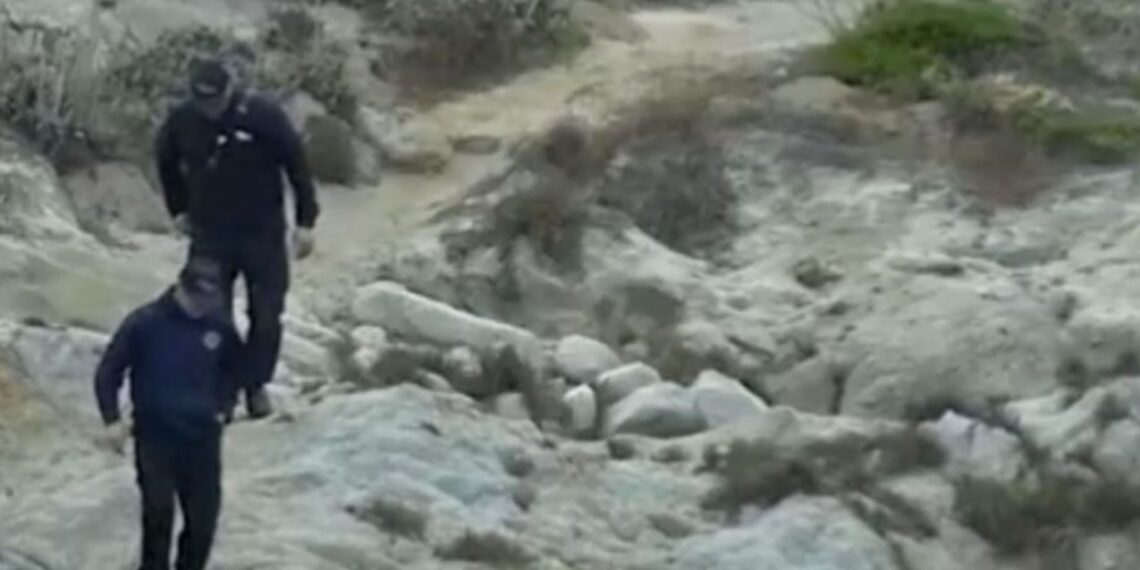 Recuperan tres cuerpos tras accidente aéreo en la costa de Monterey, California