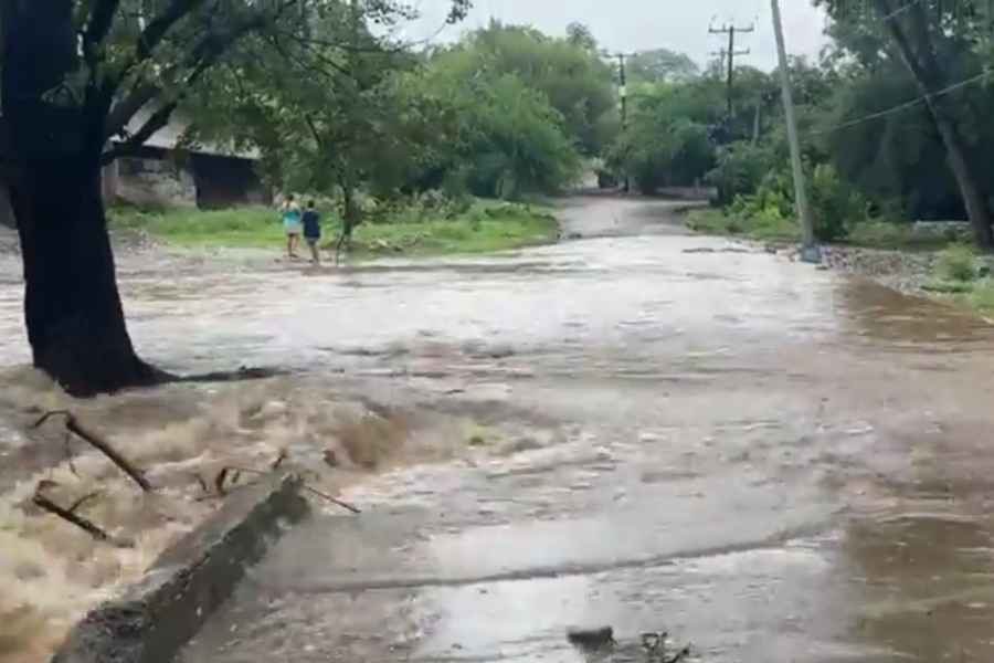 Se desborda el río San Marcos en la salida vieja a Tula, Tamaulipas, debido a las fuertes lluvias