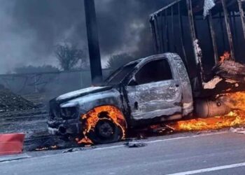 Se incendia camión Apodaca
