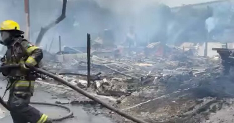 Se incendian tejabanes Santa Catarina