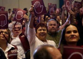 Sheinbaum respalda comisión en Morena para revisar perfiles de nuevos militantes