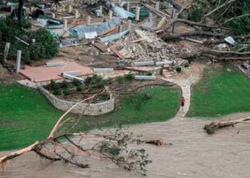 Texas bajo el agua 13 muertos y decenas desaparecidos tras lluvias e inundaciones
