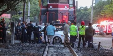 Tren embiste auto Guadalajara