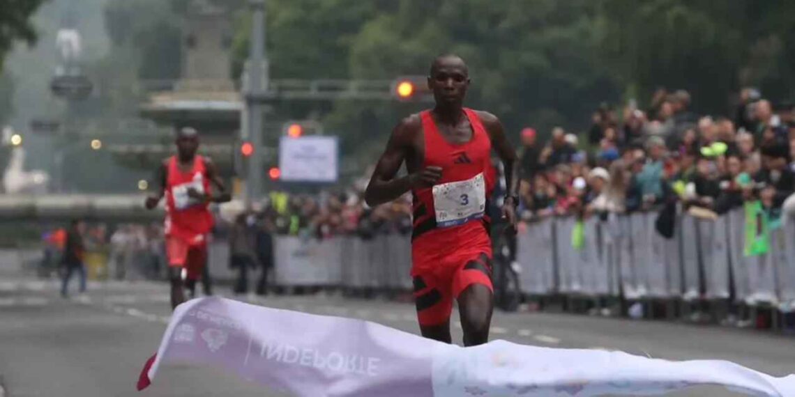 Ugandés Martin Magengo rompe récord en el Medio Maratón de CDMX; Jorge Luis Cruz, el mejor mexicano