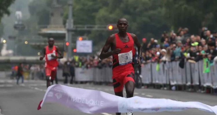 Ugandés Martin Magengo rompe récord en el Medio Maratón de CDMX; Jorge Luis Cruz, el mejor mexicano