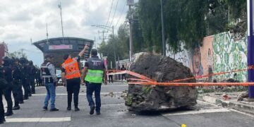 Una roca cae del cerro del Tepeyac y deja a un hombre lesionado en CDMX
