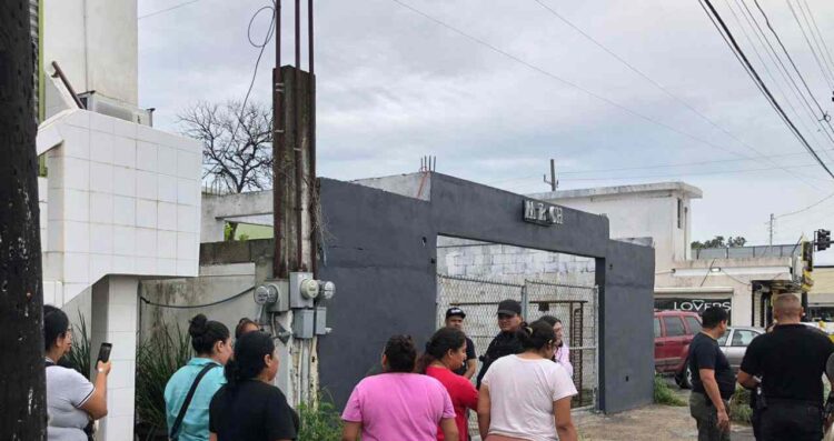 Vecinos detienen a mujer que presuntamente robaba en casas de Reynosa, Tamaulipas