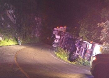 Volcadura de remolques provoca cierres parciales en la carretera Ocampo-Tula en Tamaulipas