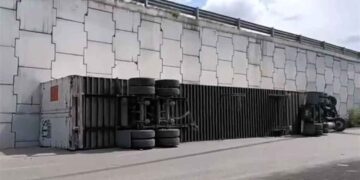 trailero volcar unidad Apodaca