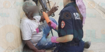 Adulto mayor sufre golpes al caer en registro sin tapa en Altamira