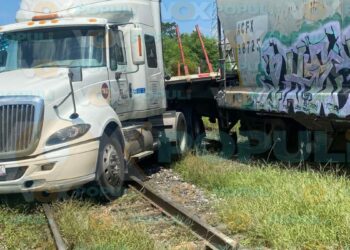 accidente de tráiler con tren en Altamira