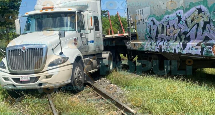 accidente de tráiler con tren en Altamira