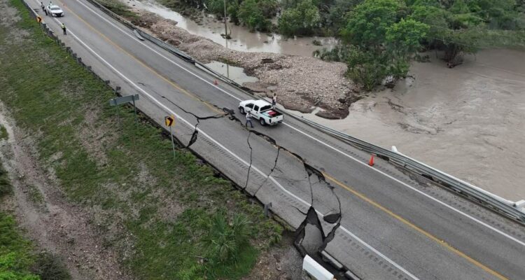 carretera dañada sur de Tamaulipas
