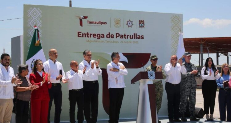 entrega de patrullas a nuevo laredo