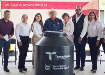 entrega de tinacos en palmillas