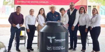 entrega de tinacos en palmillas