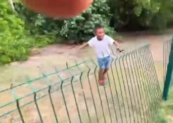 niño en zona de cocodrilos en Tampico