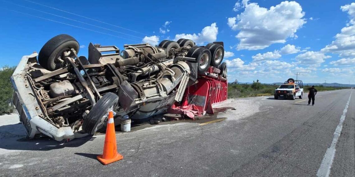 volcadura de tractocamión en Tula