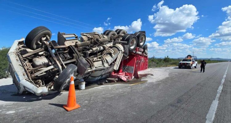 volcadura de tractocamión en Tula