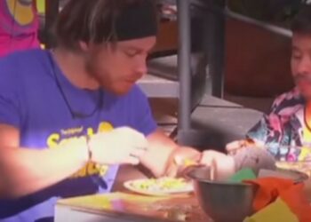 Aldo De Nigris conquista el corazón de México al compartir comida con Abelito