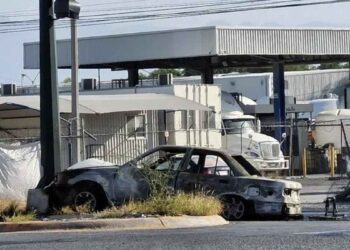 automóvil en llamas Salina Victoria